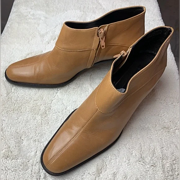 Vintage Tan leather booties by Etienne Aigner - Picture 6 of 9